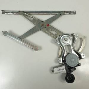 ELEVALUNAS TRASERO DERECHO 8571035180 TOYOTA PRIUS (NHW20) Autodesguaces Alicante