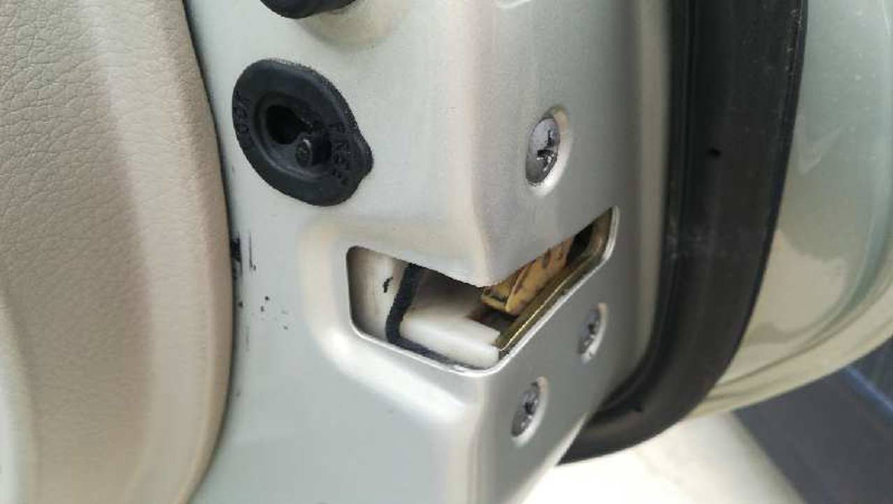 CERRADURA PUERTA TRASERA DERECHA