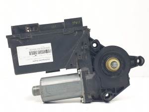MOTOR ELEVALUNAS TRASERO IZQUIERDO 8E959801E AUDI A4 AVANT (8E) Autodesguaces Alicante