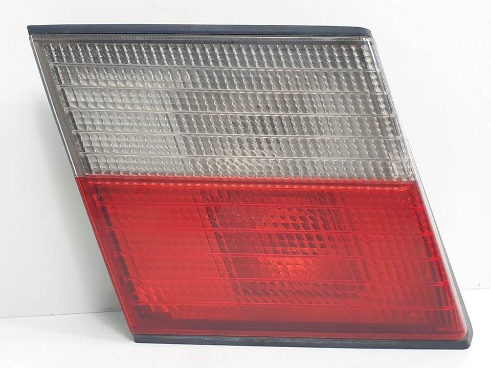 PILOTO TRASERO IZQUIERDO INTERIOR - 23180102 - NISSAN - PRIMERA BERLINA (P11)