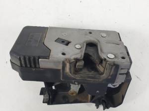 CERRADURA PUERTA DELANTERA DERECHA 24414117 OPEL ASTRA G CARAVAN Autodesguaces Alicante