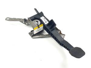 PEDAL EMBRAGUE 4M517B633EL FORD FOCUS BERLINA (CAP) Autodesguaces Alicante