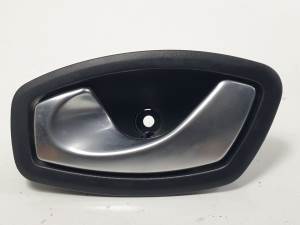 MANETA INTERIOR DELANTERA IZQUIERDA 826730001R RENAULT SCENIC III (JZ) Autodesguaces Alicante