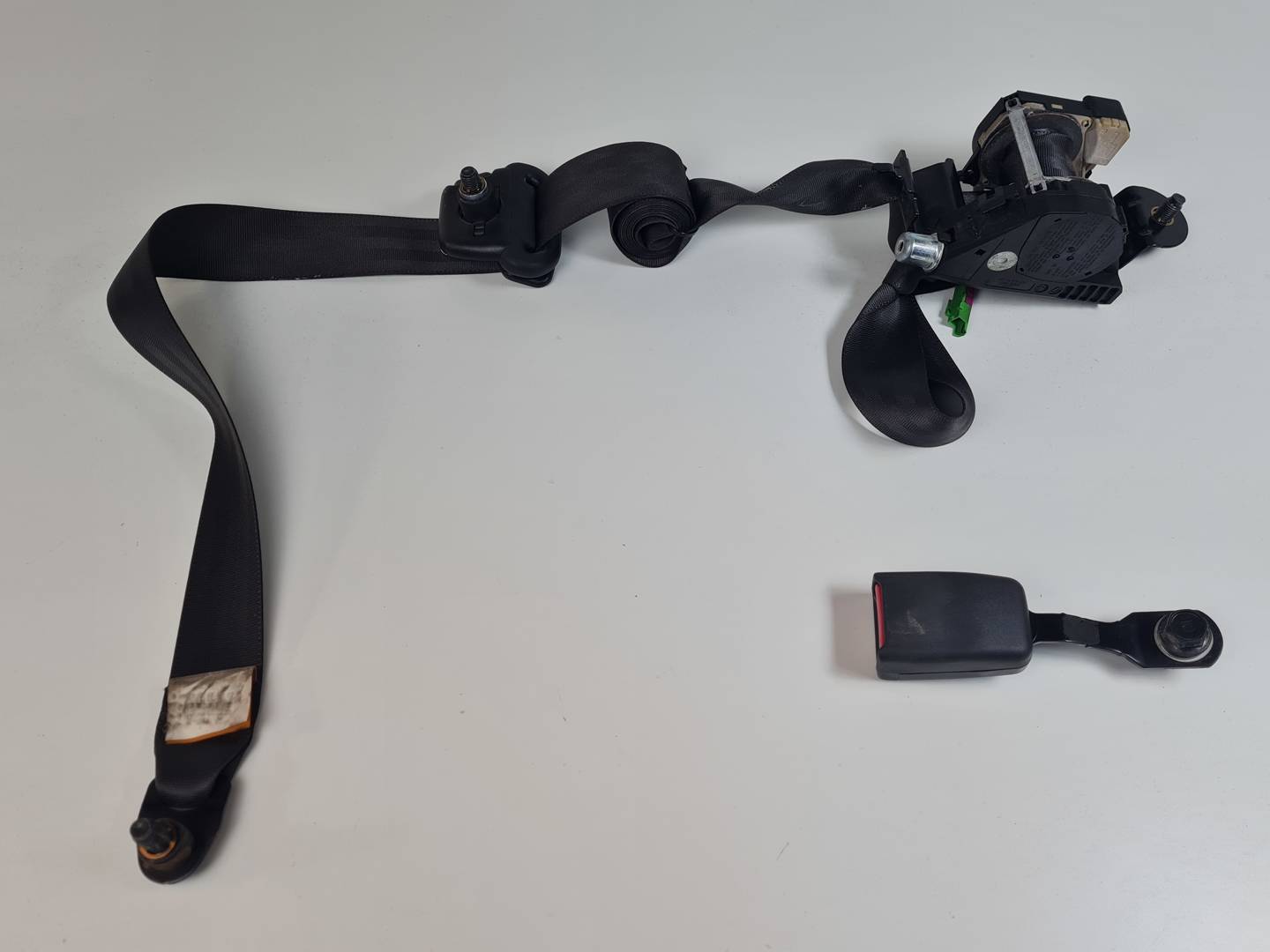 CINTURON SEGURIDAD DELANTERO DERECHO - 96410118 - CHEVROLET - AVEO