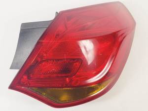 PILOTO TRASERO DERECHO 13306460 OPEL ASTRA J LIM. Autodesguaces Alicante