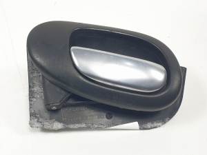 MANETA INTERIOR DELANTERA IZQUIERDA 9623698477 PEUGEOT 206+ Autodesguaces Alicante
