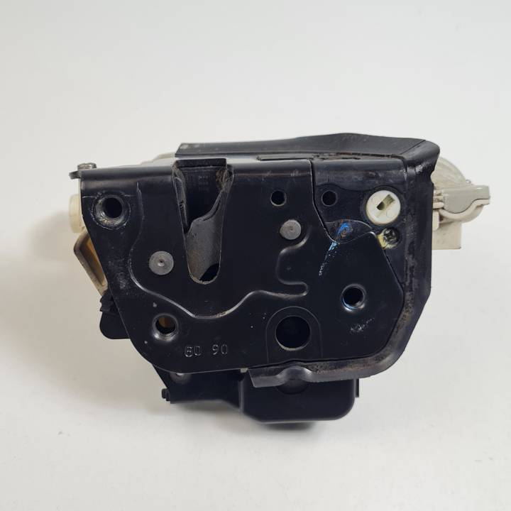 CERRADURA PUERTA DELANTERA DERECHA 4F1837016 AUDI A3 (8P) Autodesguaces Alicante