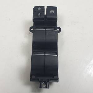 MANDO ELEVALUNAS DELANTERO IZQUIERDO 8404042050 TOYOTA RAV4 Autodesguaces Alicante