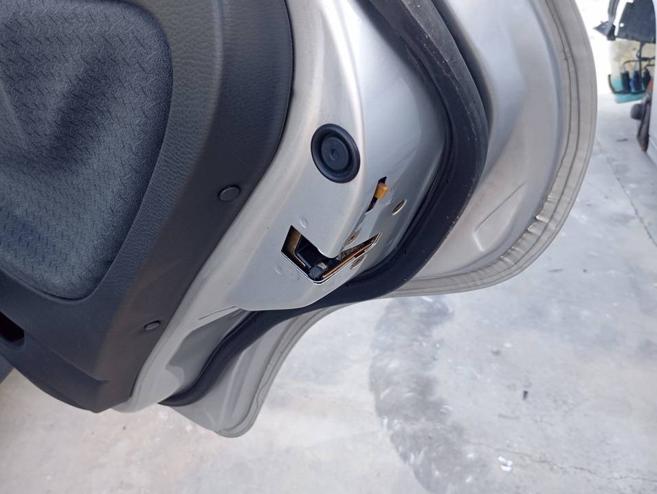 CERRADURA PUERTA TRASERA DERECHA