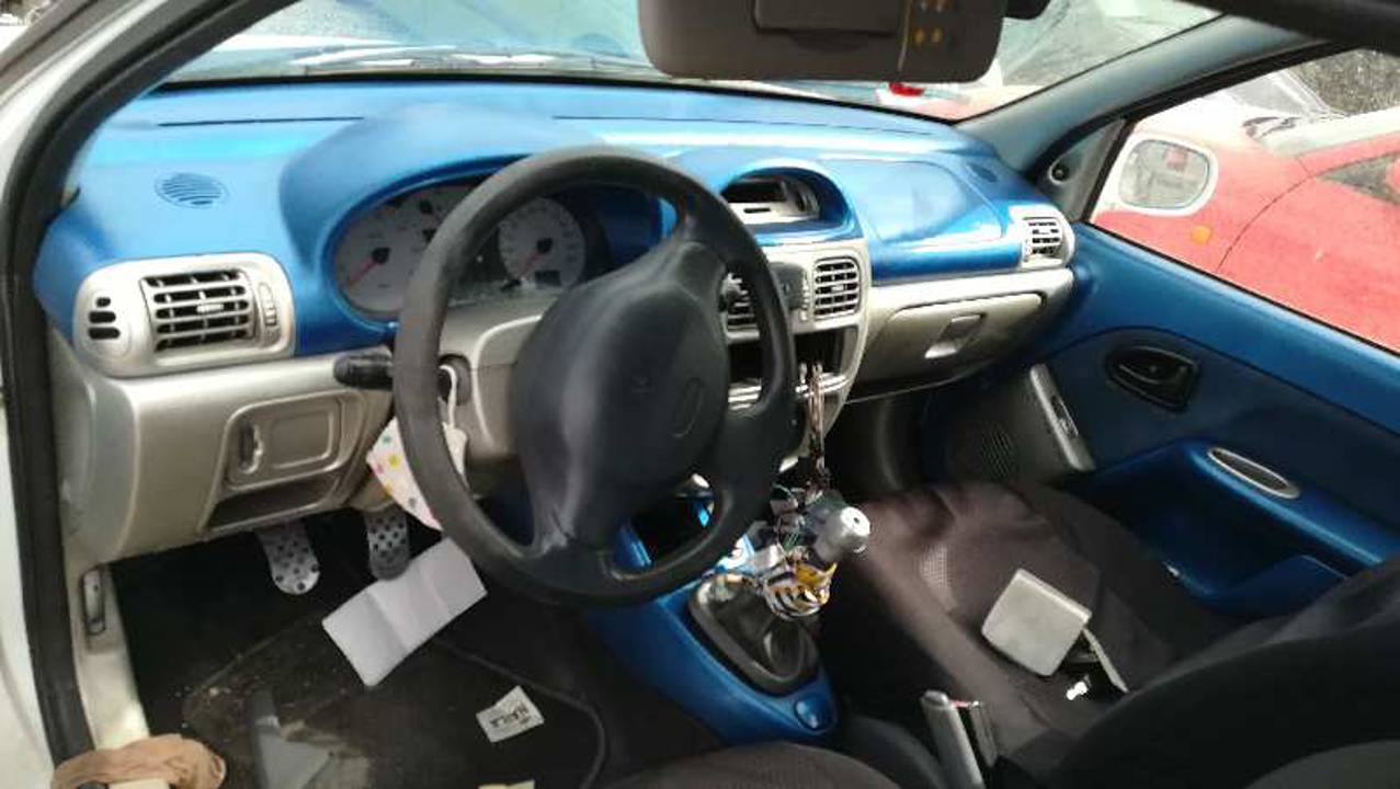 Imagen del vehículo RENAULT CLIO II FASE I (B/CBO)