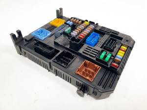CAJA RELES / FUSIBLES 983288038000 CITROEN C4 (C41) Autodesguaces Alicante