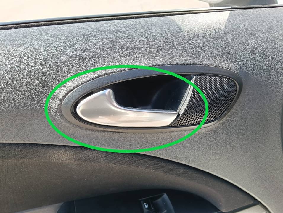 MANETA INTERIOR DELANTERA IZQUIERDA