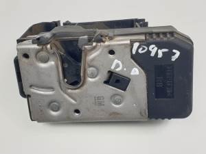 CERRADURA PUERTA DELANTERA DERECHA 8200008248 OPEL VIVARO Autodesguaces Alicante