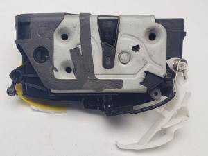 CERRADURA PUERTA TRASERA IZQUIERDA BM5AA26413AH FORD FOCUS LIM. Autodesguaces Alicante