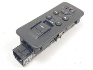 MANDO ELEVALUNAS TRASERO IZQUIERDO YUD501080PVJ LAND ROVER DISCOVERY 3 Autodesguaces Alicante