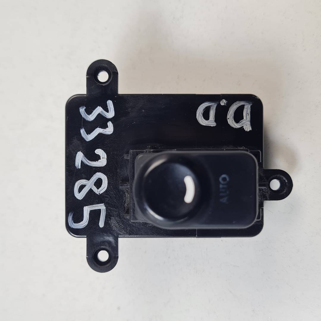 MANDO ELEVALUNAS DELANTERO DERECHO - 935752L00 - HYUNDAI - I30 (FD)