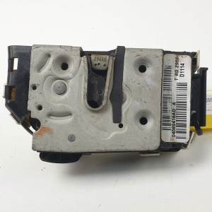 CERRADURA PUERTA DELANTERA DERECHA 04589416AD DODGE CALIBER Autodesguaces Alicante