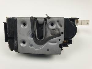 CERRADURA PUERTA DELANTERA IZQUIERDA A9067202135 MERCEDES SPRINTERII CAJA CERRADA (DESDE 01.06) Autodesguaces 