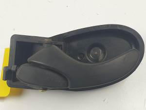 MANETA INTERIOR DELANTERA IZQUIERDA XS41A22601AK FORD FOCUS BERLINA (CAK) Autodesguaces Alicante