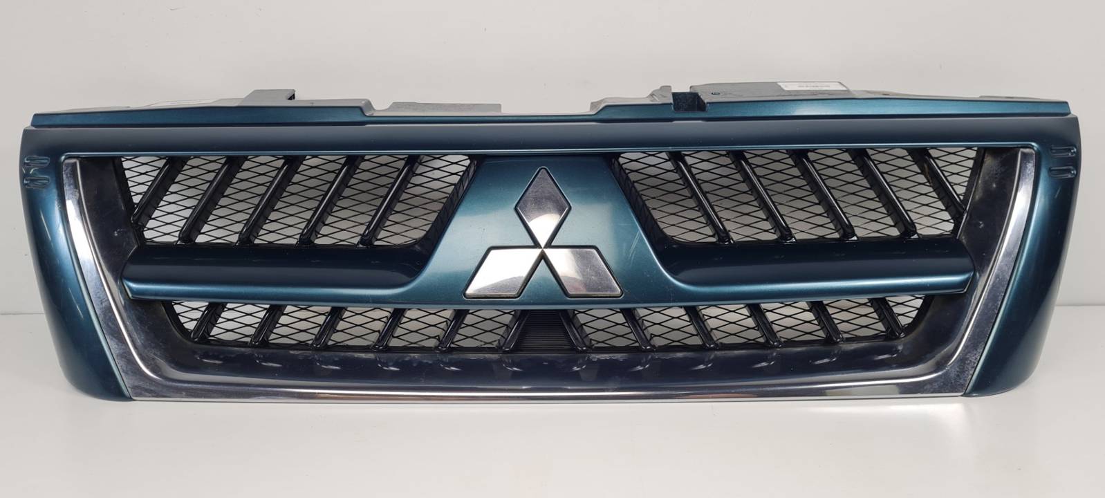 REJILLA DELANTERA MN117713 MITSUBISHI MONTERO (V60/V70) Autodesguaces Alicante