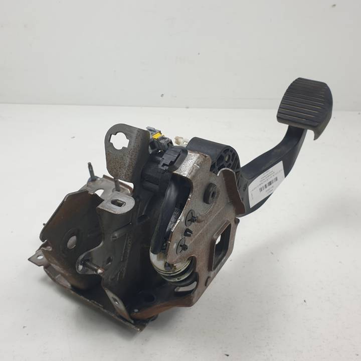PEDAL EMBRAGUE