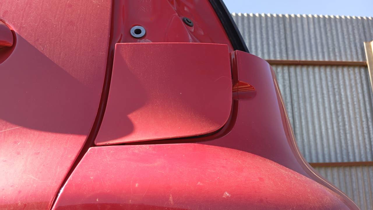 TAPA EXTERIOR COMBUSTIBLE