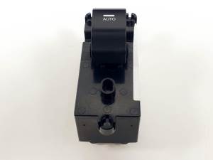 MANDO ELEVALUNAS DELANTERO DERECHO 935753Z000 HYUNDAI I40 Autodesguaces Alicante