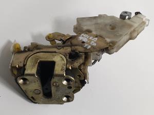 CERRADURA PUERTA TRASERA IZQUIERDA 8255361U01 NISSAN MICRA (K11) Autodesguaces Alicante