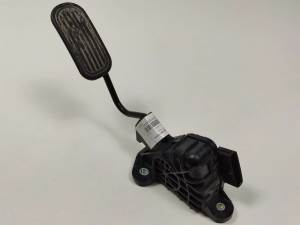 POTENCIOMETRO PEDAL 7812048070 LEXUS RX 300(MCU35) Autodesguaces Alicante