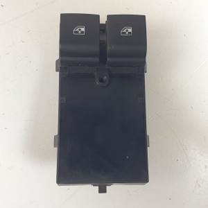 MANDO ELEVALUNAS DELANTERO IZQUIERDO 13305978 OPEL ZAFIRA TOURER Autodesguaces Alicante
