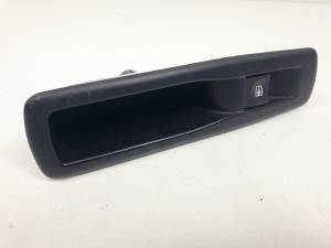 MANDO ELEVALUNAS TRASERO IZQUIERDO 829500004R RENAULT MEGANE III BERLINA 5P Autodesguaces Alicante