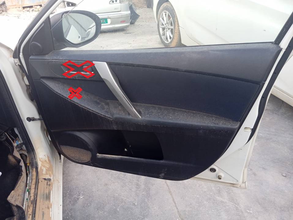 GUARNECIDO PUERTA DELANTERA DERECHA