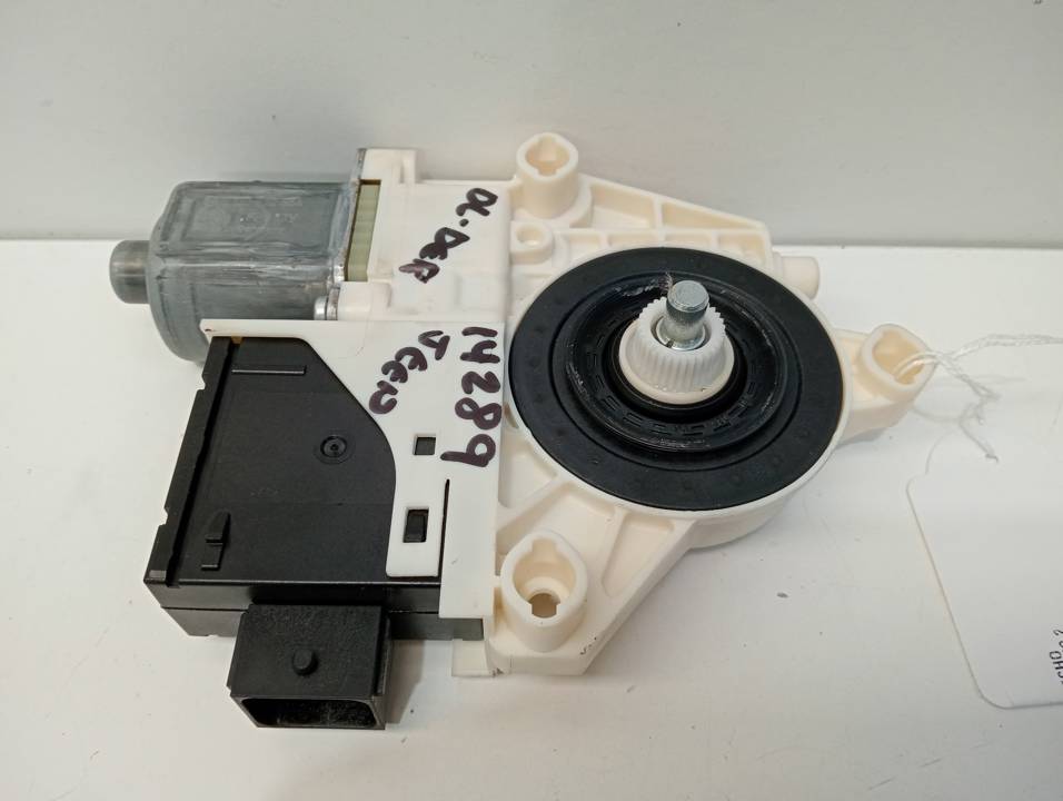 MOTOR ELEVALUNAS DELANTERO DERECHO