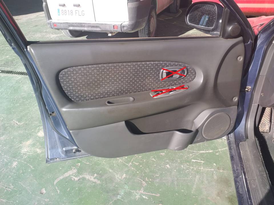 GUARNECIDO PUERTA DELANTERA IZQUIERDA