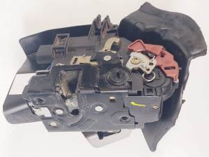 CERRADURA PUERTA TRASERA DERECHA 8E0839350 AUDI A4 BERLINA (8E) Autodesguaces Alicante