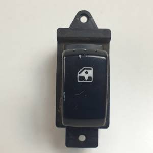 MANDO ELEVALUNAS TRASERO DERECHO 621W05450 SSANGYONG RODIUS Autodesguaces Alicante