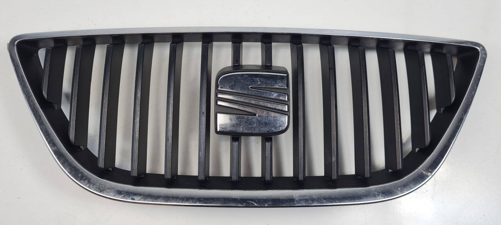 REJILLA DELANTERA 6J0853651 SEAT IBIZA (6J5) Autodesguaces Alicante