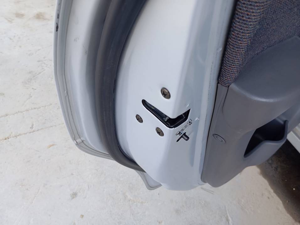 CERRADURA PUERTA TRASERA IZQUIERDA