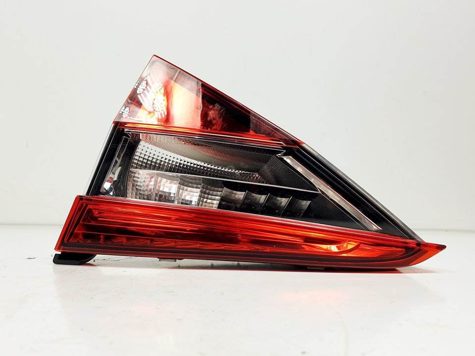 PILOTO TRASERO DERECHO INTERIOR - 3V5945308B - SKODA - SUPERB (3V3)