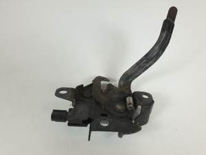 CERRADURA CAPOT TOYOTA VERSO Autodesguaces Alicante