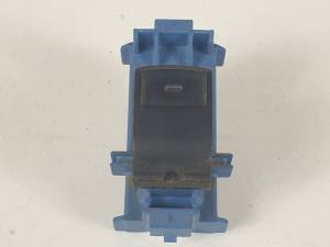 MANDO ELEVALUNAS DELANTERO DERECHO 848100F030 TOYOTA VERSO Autodesguaces Alicante