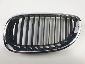 REJILLA DELANTERA 51137027061 BMW SERIE 5 BERLINA (E60) Autodesguaces Alicante