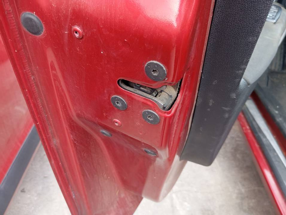 CERRADURA PUERTA DELANTERA IZQUIERDA