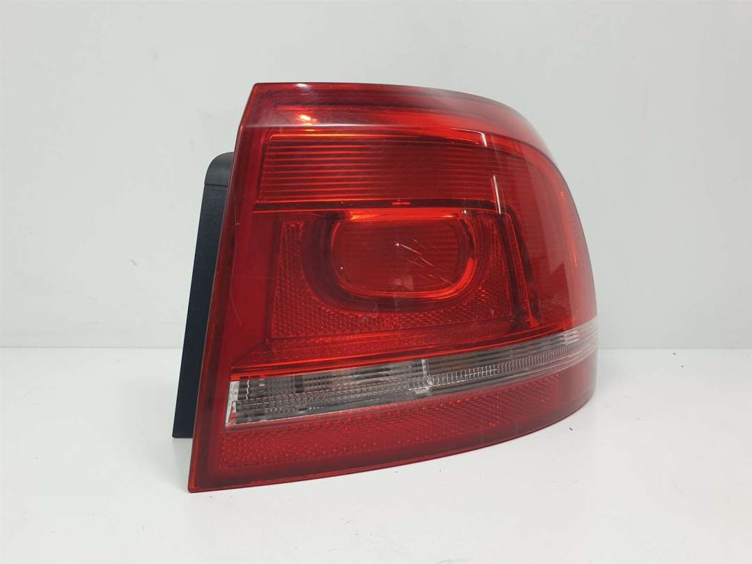PILOTO TRASERO DERECHO - 3AF945096C - VOLKSWAGEN - PASSAT VARIANT (365)