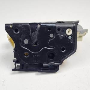CERRADURA PUERTA TRASERA DERECHA 3C4839016A SKODA SUPERB (3T4) Autodesguaces Alicante