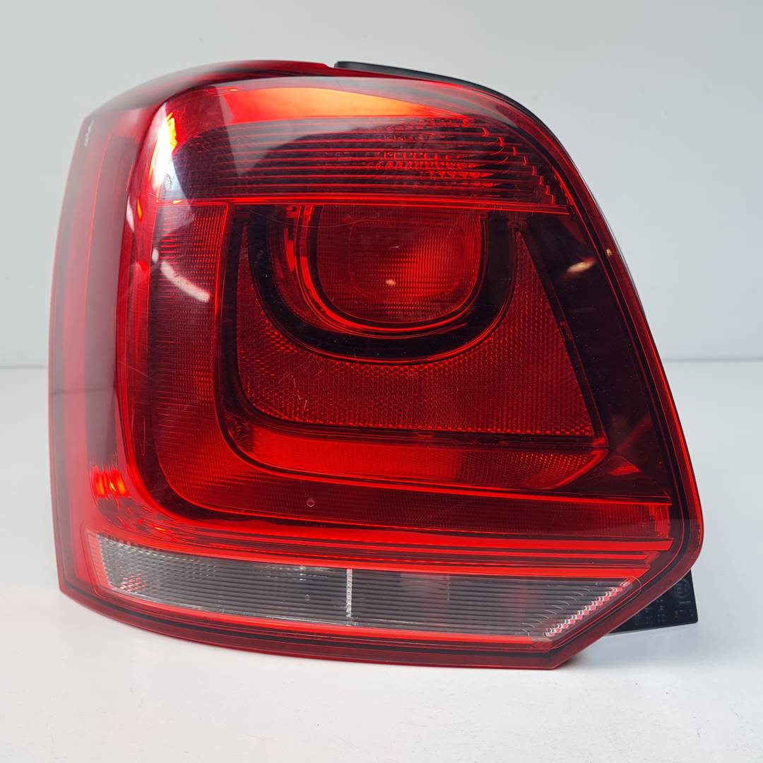 PILOTO TRASERO IZQUIERDO - 6R0945095L - VOLKSWAGEN - POLO (6R1)