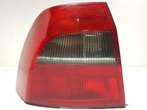 PILOTO TRASERO IZQUIERDO 62144 OPEL VECTRA B BERLINA Autodesguaces Alicante