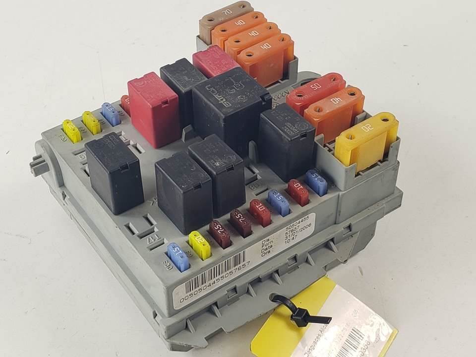 CAJA RELES / FUSIBLES - 50504455 - ALFA ROMEO - BRERA (177)