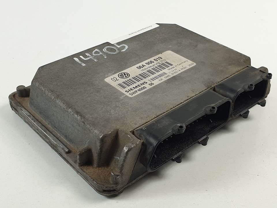 Calculateur moteur - 5WP4000 - VOLKSWAGEN - GOLF IV BERLINA (1J1)