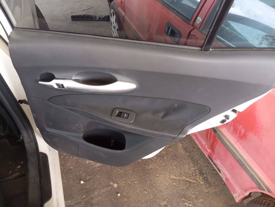 ELEVALUNAS TRASERO DERECHO